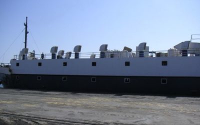 Construyen una instalación móvil para la carga de ganado