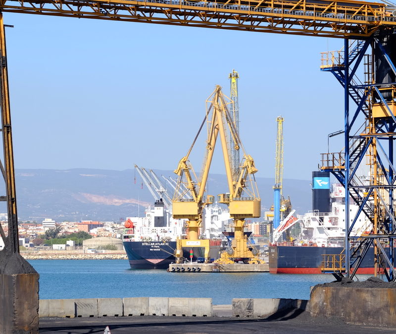 Tarragona, el puerto que más crece en agosto en graneles líquidos y el tercero en sólidos