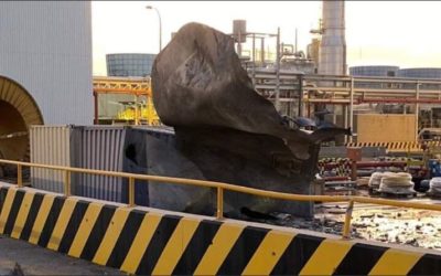 El Puerto opera a plena actividad pese a la ‘lluvia’ de fragmentos de la explosión en IQOXE