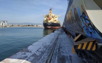 El Puerto amplía a 5 trenes semanales el transporte de cereales a Aragón