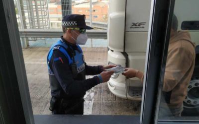 La Policía Portuaria reparte folletos informativos sobre medidas preventivas en todos los accesos al Puerto