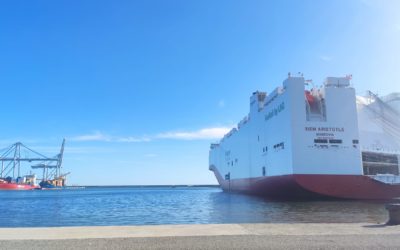 Atraca por primera vez en el Port un barco propulsado por GNL
