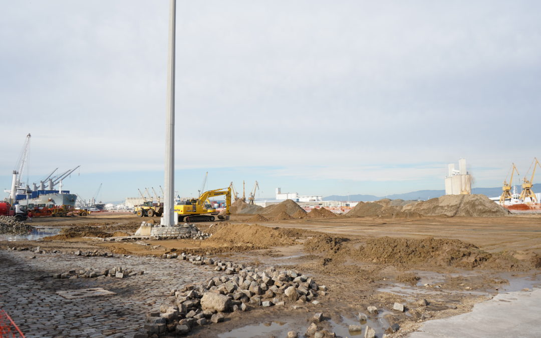 Obras de remodelación del firme de los viales del muelle de Aragó