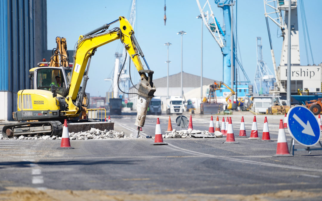 El Port mejora el firme en diferentes puntos de sus instalaciones