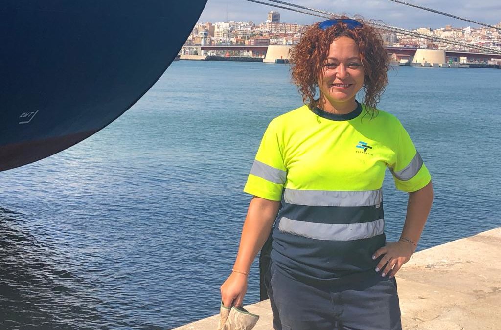 Esther Martín: “Las mujeres estamos más que capacitadas para trabajar en el mundo de la estiba”
