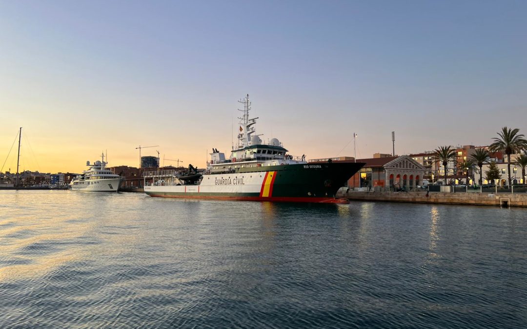 El buque oceánico de la Guardia Civil ‘Río Segura’ llega al Port