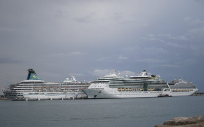 Escalan en Tarragona tres cruceros simultáneamente por primera vez