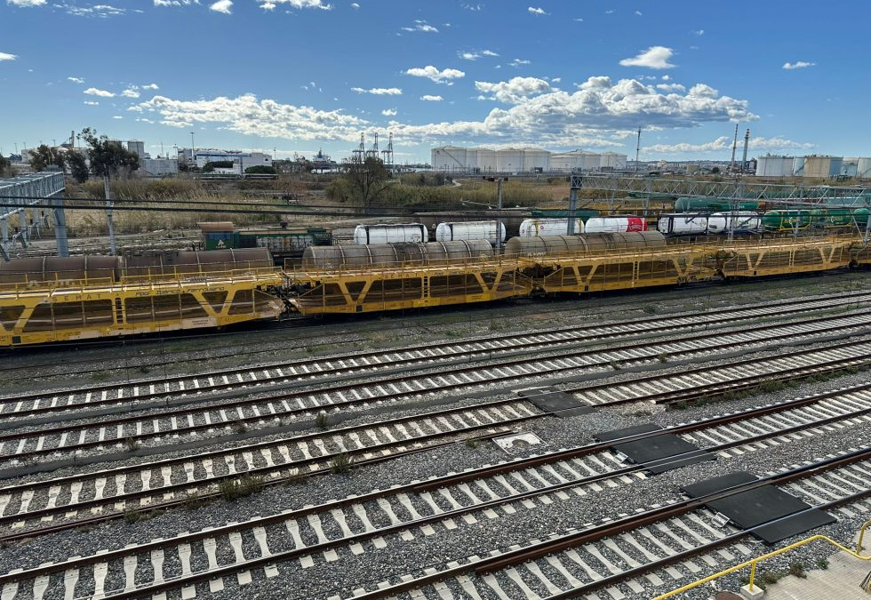 Adif adjudica los servicios de maniobras de la terminal Tarragona Mercaderies a Transfesa y Suardiaz