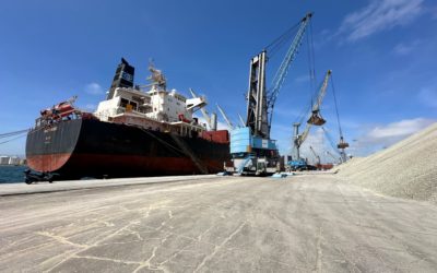 Grupo Vivanco y Eiffage envían por barco un primer pedido de 50.000 toneladas de árido de Vilanova de Escornalbou a EEUU