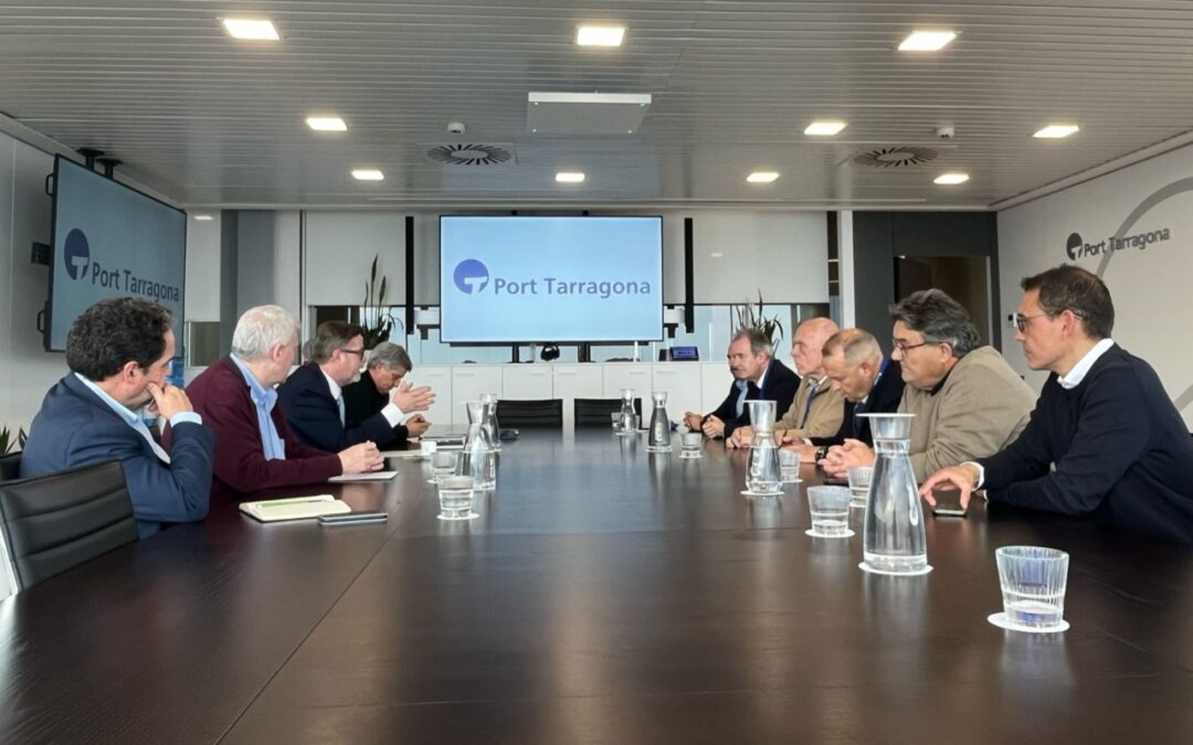El Port y FEAT colaborarán para defender los intereses del sector del transporte de mercancías