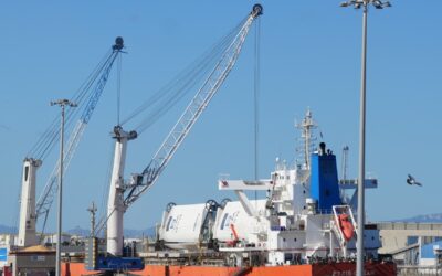 El Pyxis Ocean, el primer buque de carga con tecnología eólica del mundo, hace escala en el Puerto de Tarragona